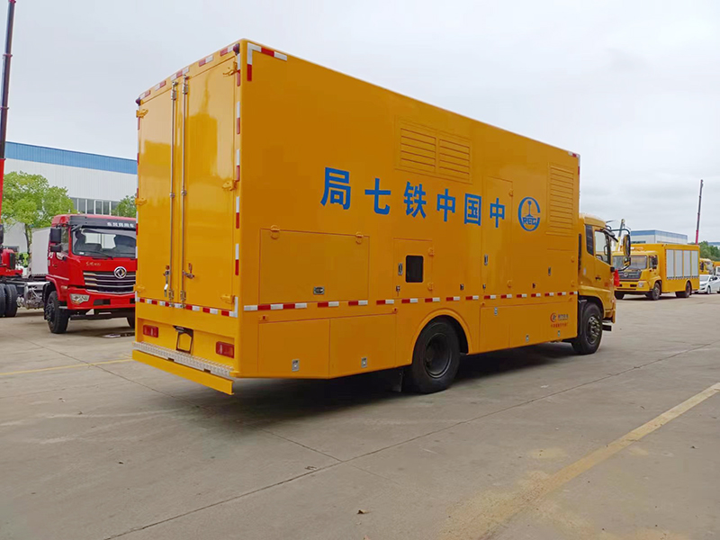 東風(fēng)天錦400KW電源車(chē)