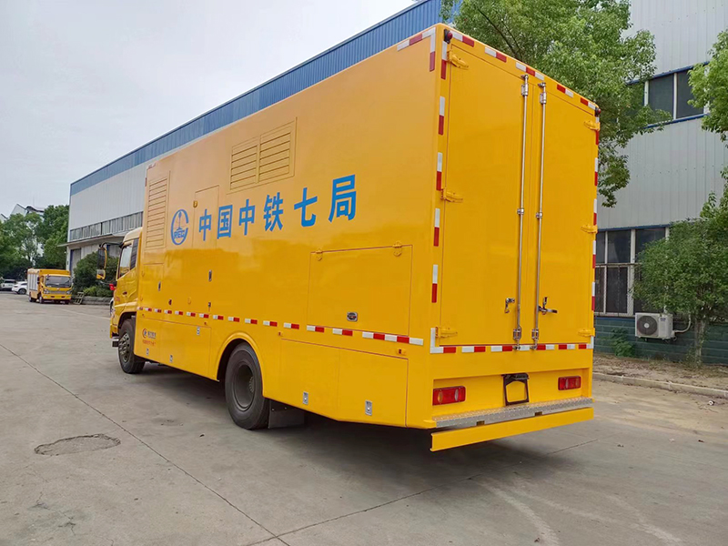 東風(fēng)天錦400KW電源車(chē)